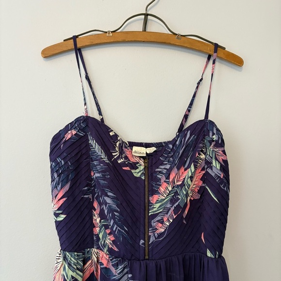 Roxy Tropical Floral Dress Purple XL – Smocked Back, Pleated Front, Zip Detail - Picture 3 of 12